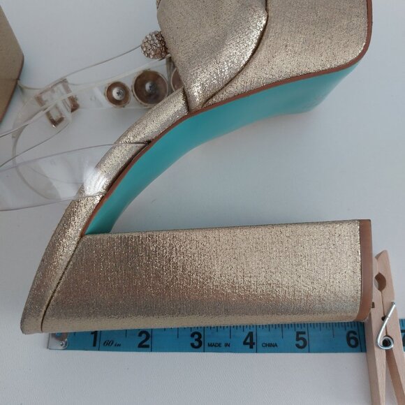 Betsey Johnson Gold Platform Heels 8.5 Rhinestone Glam Going Out Chunky Heel EUC - Picture 11 of 15